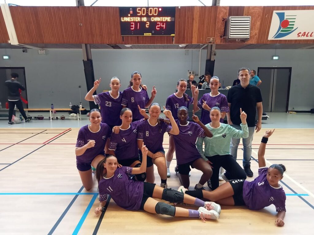 Équipe de jeunes joueuses du Lanester Handball